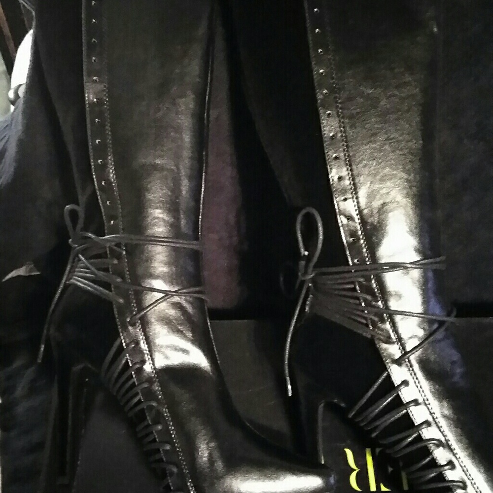 Knee Boot's